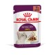 Royal Canin Sensory Smell kattenvoer zakje, met een illustratie van een grijze kat, met stukjes in jus, 85g, ter bevordering van sensorische stimulatie.