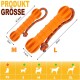 Oranges Gummi-Zerrspielzeug mit geflochtener Leine, gezeigt in M und L (47,5 cm, 65 cm); sichtbarer Text 'PRODUKT GRÖSSE' und XS S M L XL