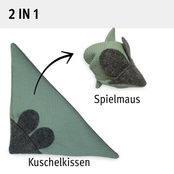 2-in-1 Haustierspielzeug und Kissen, grüner strukturierter Stoff mit grauen Filzohren, beschriftet mit „Kuschelkissen“ und „Spielmaus“.