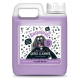 Lila Behälter des Bugalugs Artificial Grass Cleaner mit Lavendelduft, Hundeillustration und dem Text „Getestet auf Gras, nicht an Tieren“.