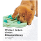 Ein Golden Retriever Welpe spielt mit einem grünen Leckerli-versteckenden Puzzlespielzeug, mit dem Text: "Welpen lieben dieses Denkspielzeug."