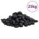 Ein Haufen glatter schwarzer Kieselsteine auf einem weißen Hintergrund, mit "25kg" in einem lila Kreis beschriftet.