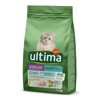 Sac vert de nourriture pour chats Ultima présentant un chat gris duveteux à l'avant, étiqueté 'Stérilisé Light' avec du poulet comme ingrédient principal.