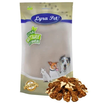 Lyra Pet Hundeleckerlis Verpackung mit einer beigen Tüte mit dem Etikett "Lyra Nature Power", Bildern eines Hundes und einer Katze sowie einem Haufen knochenförmiger Snacks.
