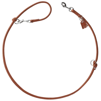 Braune Leder-Hundeleine mit einer Schlaufe und einem Metallclip, mit einem dekorativen Quast und einem Metallring.