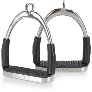 Edelstahl-Reitsteigbügel mit Gummigriffen und strukturierten Fußbetten, mit der Aufschrift "EQUINATE."