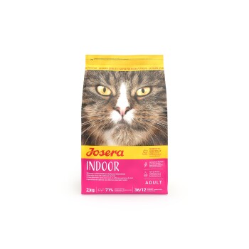 Beutel Josera INDOOR Katzenfutter für ausgewachsene Katzen mit Nahaufnahme eines Katzenkopfs auf gelb-pinker Verpackung, 2 kg, 'Josera' und 'INDOOR' sichtbar.
