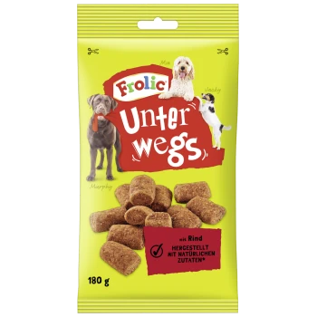 Verpackung von Frolic-Hundeleckerlis mit drei Hunden und dem Text "Unterwegs" und "mit Rind, hergestellt mit natürlichen Zutaten," 180g.