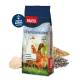PANTO Geflügelkörnermischung Beutel mit einer Gans, einem Huhn und einer Ente auf Gras; Text: "Mit Muschelkalk," "Ergänzungsfutter," "Für alle Geflügelarten."