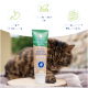 Eine Tube "Katzen Magen & Darm Paste" für Katzen, mit der Aufschrift "Natural Gastro Intestinal," mit einer Katze im Hintergrund.