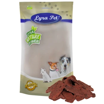 Lammfleischstreifen 1 kg Lyra Pet Hundeleckerlipackung mit einer Vielzahl von Hunden auf der Vorderseite, mit einem Haufen Leckerlis im Vordergrund.