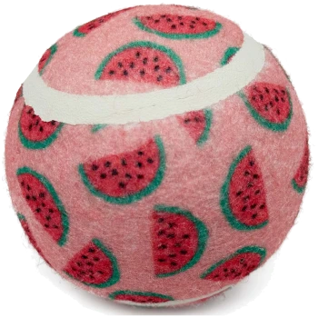Pinkes flauschiges Haustierball mit Wassermelonen‑Scheibenmuster und weißem Nahtstreifen; Produktetikettenbereich unscharf