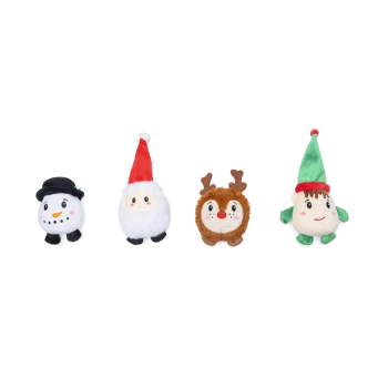 Vier plüschige, weihnachtlich gestaltete Haustierspielzeuge, darunter ein Schneemann, Weihnachtsmann, Rentier und Elf auf weißem Hintergrund.