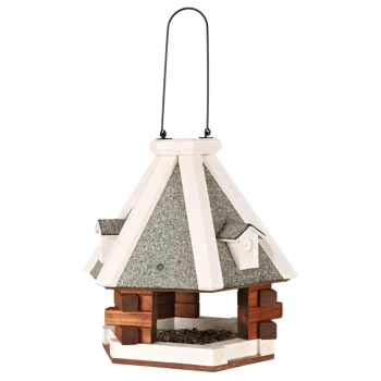 Ein dekorativer Vogelhaus mit einem dreieckigen Dach, das ein grau-weißes Design, eine Holzunterlage und einen Aufhängehaken aufweist.