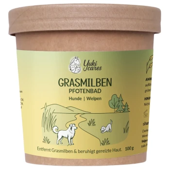 Behälter von Yuki Cares Grasmilben Pfotenbad, eine Fußbadbehandlung für Haustiere, mit Text, der angibt, dass es Grasmilben entfernt und gereizte Haut beruhigt.