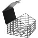 Schwarzer Draht-Haustieraufbewahrungskorb mit offenem Deckel, mit einem dreieckigen Dachdesign und einem Haken zur Sicherung des Deckels.