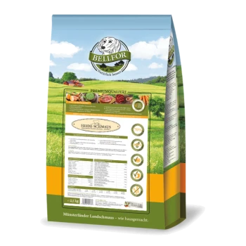 Ein 2,5 kg Beutel BELFOR Hundefutter, "HEIDE-SCHMAUS", vor einem grünen Feld, das Nährwertinformationen und Zutaten zeigt.