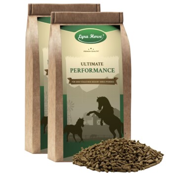 Zwei Lyra Horse 'Ultimate Performance'-Futterbeutel mit Pferdesilhouetten und einem Haufen brauner Pellets vorne.