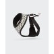 Ein stilvolles Hundegeschirr mit einem schwarz-weißen gepunkteten Design, mit verstellbaren Riemen und einem Metall-D-Ring zur Leinenbefestigung.