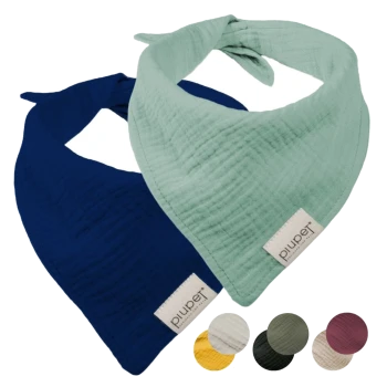 Zwei Haustierbandanas in Marineblau und Mintgrün mit "pluper"-Etiketten, plus fünf Farboptionen: Gelb, Weiß, Dunkelgrün, Schwarz, Burgunder.