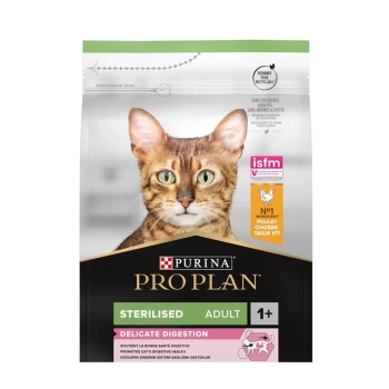 Sac de nourriture pour chats Purina Pro Plan avec un chat Bengal, étiqueté "Sterilised Adult" et "Delicate Digestion," avec du poulet comme ingrédient principal.