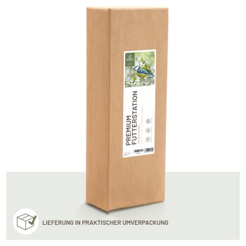 Kartonbox mit der Aufschrift "Premium Futterstation" für die Vogelfütterung, mit einem Bild einer Blaumeise und einem Lieferschein auf Deutsch.
