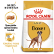 Torba z karmą dla psów Royal Canin Adult Boxer z obrazkiem psa rasy Boxer, z tekstem podkreślającym odżywianie rasy i specjalnie opracowaną karmą.
