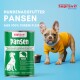Bild eines braunen Hundes mit einem schwarzen Halsband neben Dosen Hundefutter, die mit 'Nassfutter Pansen' beschriftet sind, und die natürlichen Zutaten und Vorteile hervorheben.