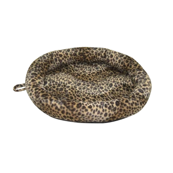 Lit pour animaux de compagnie à imprimé léopard avec une forme ronde et un intérieur en peluche, doté d'une poignée pour un transport facile.
