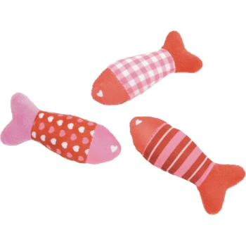 Drei plüschige, fischförmige Haustierspielzeuge in rosa und roten Mustern mit kleinen weißen Herzdetails.