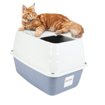 Orange gestreifte Katze, die auf einer weiß-grau überdachten Katzentoilette mit der Beschriftung 'GarPet' liegt.