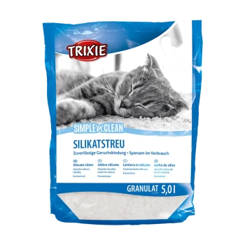 Eine Tüte Trixie Simple'n'Clean Katzenstreu mit einer schlafenden Katze, die die Geruchsabsorption und die wirtschaftliche Nutzung zeigt.