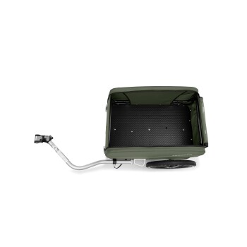 Grüner Haustieranhänger mit geräumigem Innenraum und einem schwarzen strukturierten Boden, mit einer silbernen Anhängerkupplung.