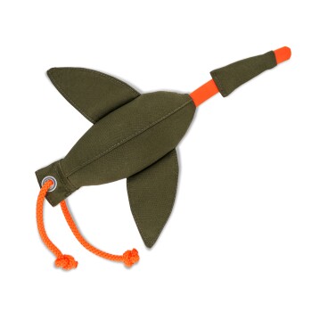 Olivgrünes und orangefarbenes Stoff-Hundespielzeug in Form einer Rakete mit zwei orangefarbenen Seilschlaufen an der Basis.