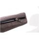 Nahaufnahme einer grauen Haustieraccessoire-Tasche mit einem schwarzen Reißverschluss, die den Reißverschluss und den strukturierten Stoff zeigt.