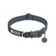 Ein strapazierfähiges Hundehalsband von Ruffwear, mit einem grauen und blauen geflochtenen Design, einem Kunststoffverschluss und einem Metall-D-Ring zur Leinenbefestigung.