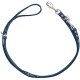 Blaue Leder-Hundeleine mit einer Schlaufe und einem Metallclip, mit silbernen Beschlägen und verstellbarer Länge.