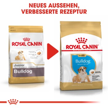 Zwei Royal Canin Hundefutterbeutel, beschriftet mit "Junior Bulldog" und "Puppy Bulldog," mit "NEUES AUSSEHEN, VERBESSERTE REZEPTUR" darüber.