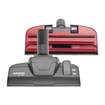 Ein schwarzes und rotes Staubsaugerzubehör mit einem breiten Reinigungsaufsatz und einem zentralen Anschluss, mit dem Thomas-Logo.
