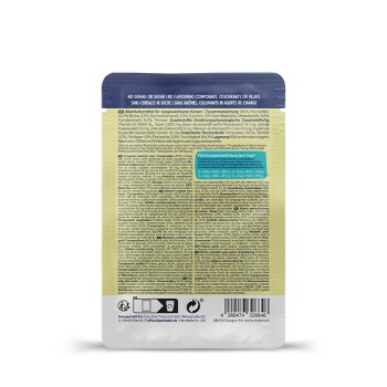 Verpackung für Haustierfutter mit Nährwertinformationen, Zutaten und Fütterungsempfehlungen für Katzen, mit einer Erklärung "Keine Körner oder Zucker".