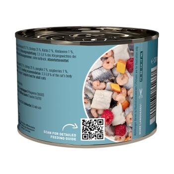 Puszka karmy dla kota z obrazkiem krewetek, ryb, dyni i malin, kodem QR oraz tekstem przewodnika żywieniowego.