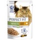 Katzenfutterbeutel beschriftet 'Perfect Fit' für Seniorenkatzen (7+), mit Truthahn und Karotten in Sauce, mit einem Foto einer flauschigen Katze.