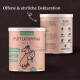 Veganer Haustierergänzungsbehälter mit der Aufschrift 'Futtertopping Haut & Fell', mit einem Cartoon-Hund und einem Lutscher, sowie Zutatenangaben an der Seite.