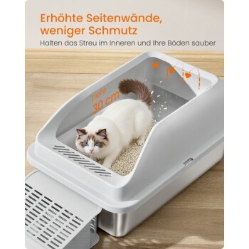 Weiß-braune Katze in einer grauen Katzenstreu-Box mit erhöhten Seiten, deutscher Text über 30 cm Tiefe und weniger Verschmutzung.