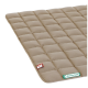 Eine beige Haustiermatte mit einem gesteppten Design, ausgestattet mit einem roten und weißen Etikett und einem grünen "Doctor Bark"-Logo.