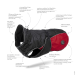 Ein schwarz-roter wasserdichter Hundemantel mit hohem Kragen, verstellbarem Bund und reflektierenden Paspeln, der sein Design und seine Funktionen hervorhebt.
