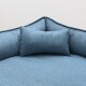 Blaues Plüsch-Tierbett mit erhöhten Rändern und passendem rechteckigem Kissen.