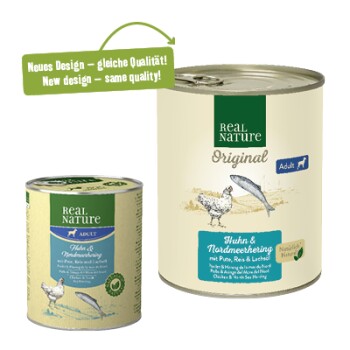 Zwei Dosen Real Nature Haustierfutter, eine große und eine kleine, die ein neues Design mit dem Text "Neues Design – gleiche Qualität!" präsentieren.