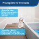 Eine Katze auf einem Holzboden neben einer Katzentoilette, mit deutschem Text, der die Privatsphäre der Katze und das Verstecken von Katzentoiletten oder Futter vor Hunden fördert.