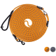 Eine aufgerollte orange-graue Hundeleine mit einem schwarzen Griff und einem Metallclip, auf dem der Markenname "Flaixik" am Griff zu sehen ist.